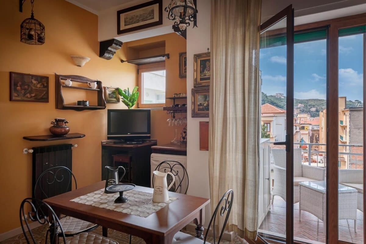 Appartement La Musica In The Heart Of Sorrento, 100 M From Station Extérieur photo