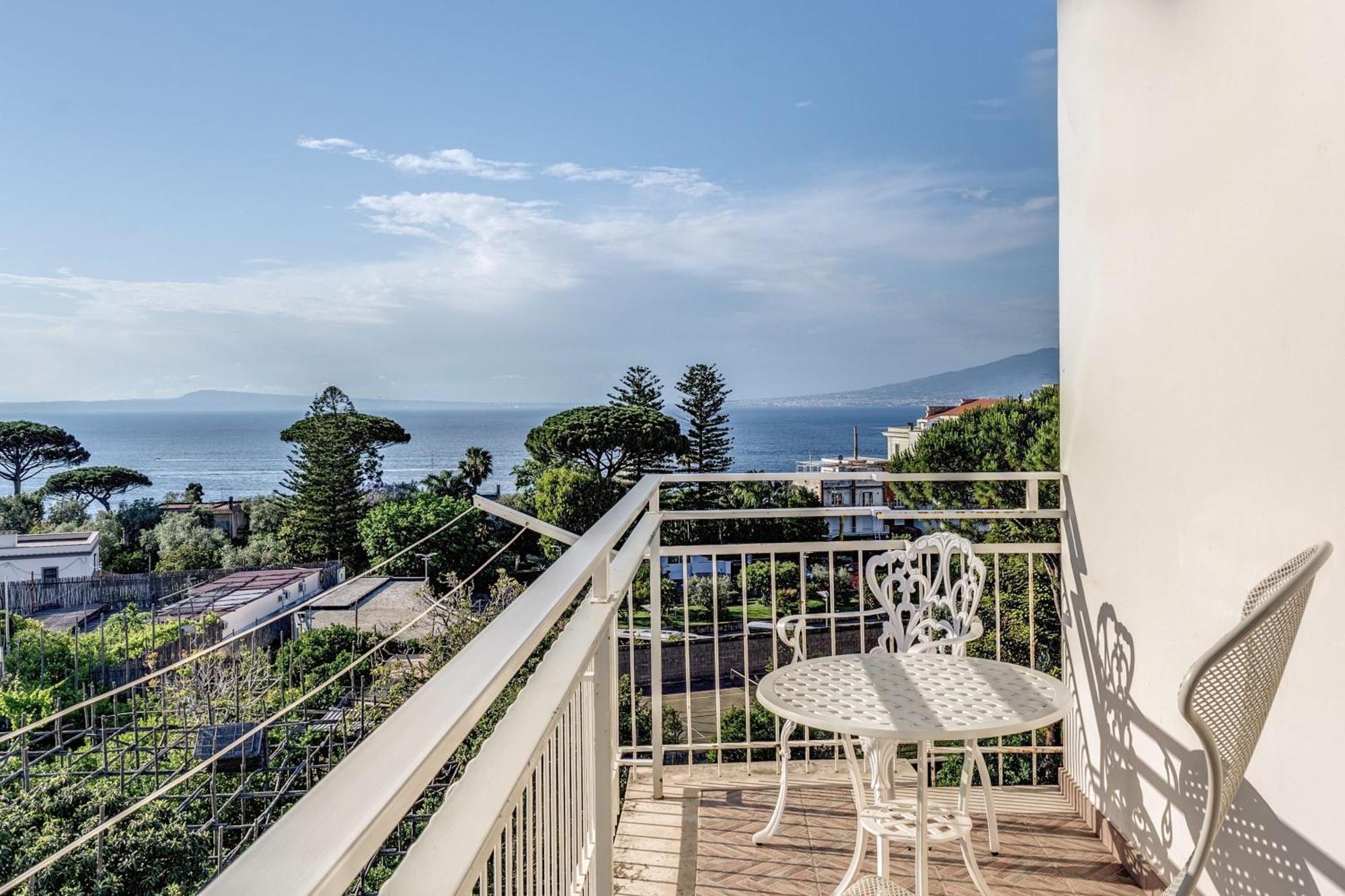 Appartement La Musica In The Heart Of Sorrento, 100 M From Station Extérieur photo